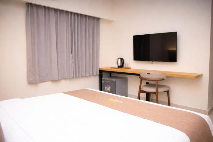 city crown hotel