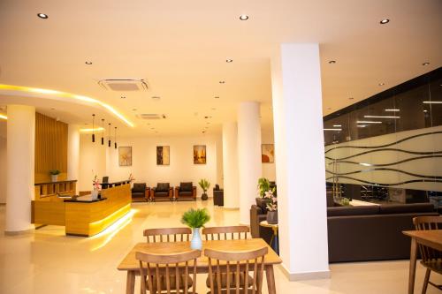 city crown hotel