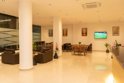 city crown hotel