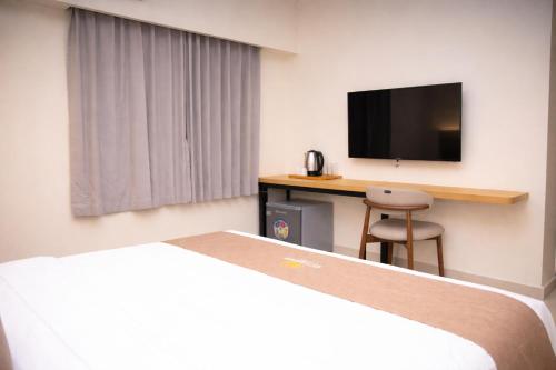 city crown hotel