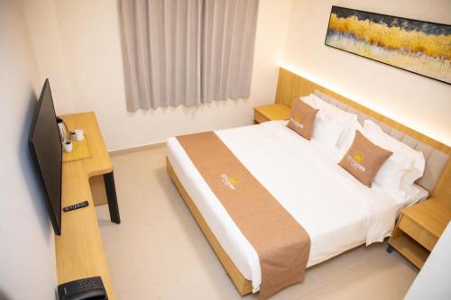 city crown hotel