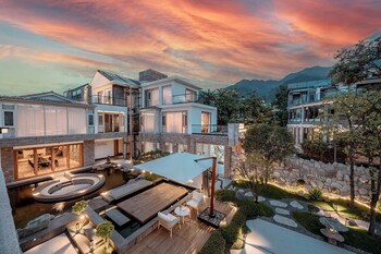 dali shanshuijian no 5 courtyard villa garden resort hotel