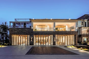 dali shanshuijian no 5 courtyard villa garden resort hotel