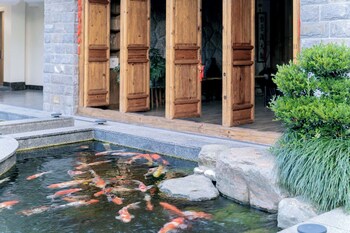 dali shanshuijian no 5 courtyard villa garden resort hotel