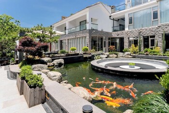 dali shanshuijian no 5 courtyard villa garden resort hotel