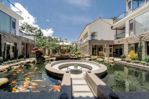 dali shanshuijian no 5 courtyard villa garden resort hotel
