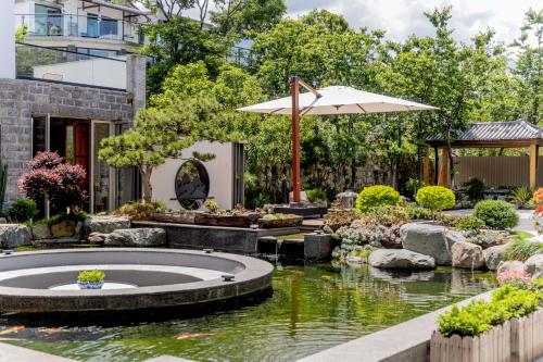 dali shanshuijian no 5 courtyard villa garden resort hotel