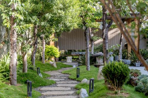 dali shanshuijian no 5 courtyard villa garden resort hotel