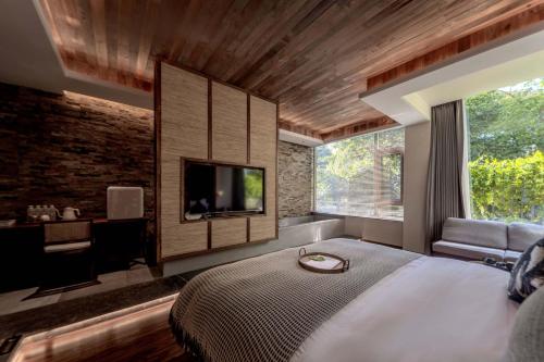 dali shanshuijian no 5 courtyard villa garden resort hotel