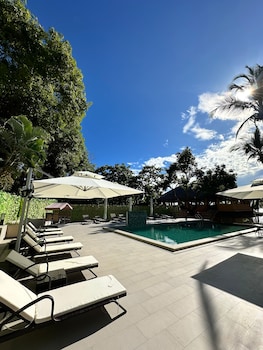 Holiday Beach Hotel,,3 star