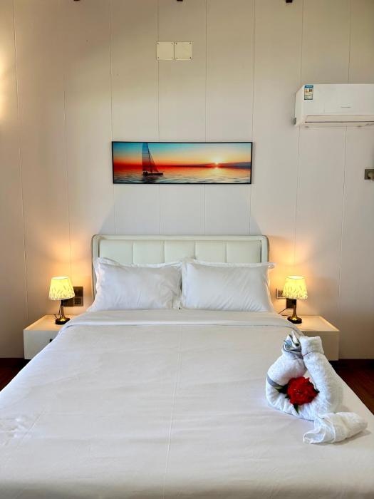 holiday beach hotel
