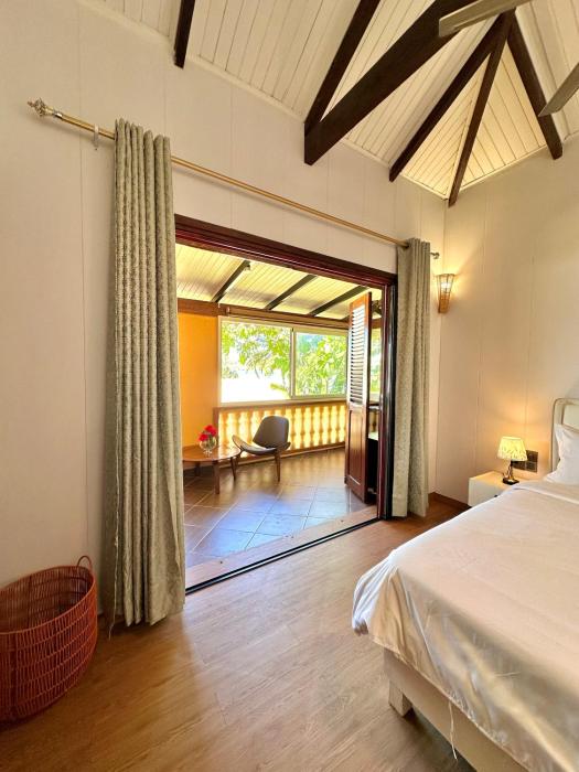 holiday beach hotel