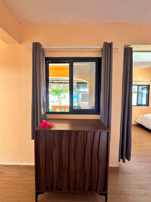 holiday beach hotel