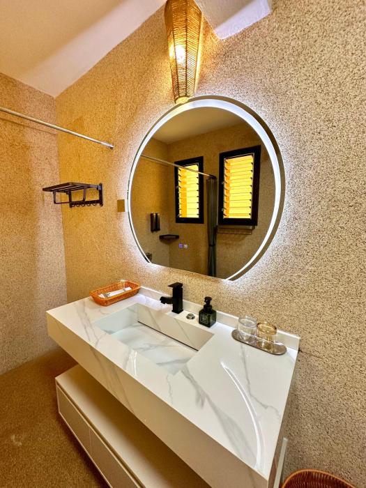 holiday beach hotel