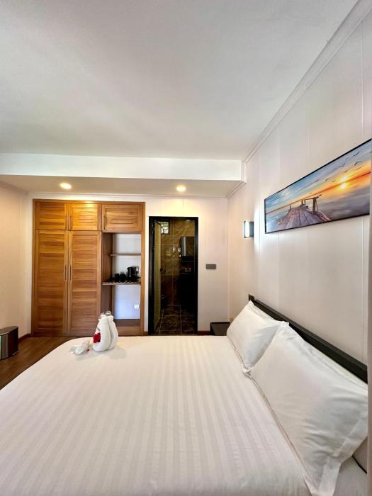 holiday beach hotel