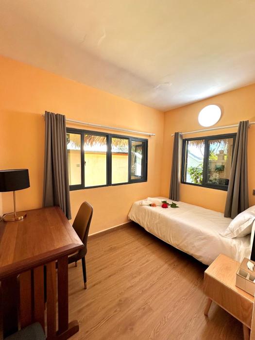 holiday beach hotel