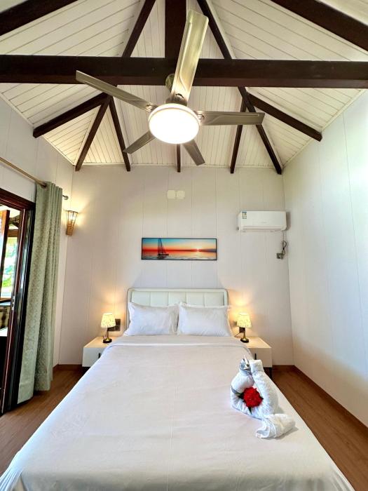 holiday beach hotel