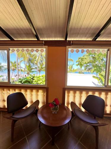 holiday beach hotel