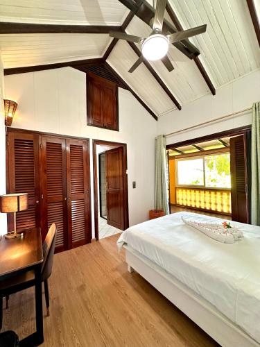 holiday beach hotel