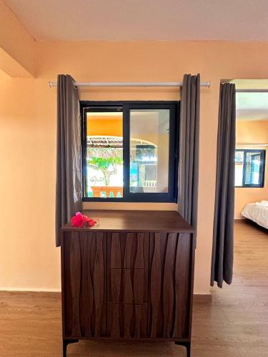 holiday beach hotel