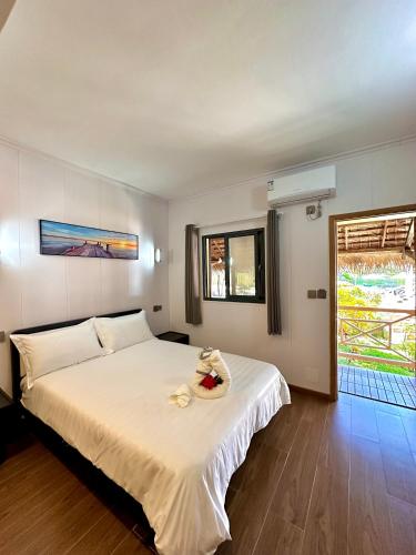 holiday beach hotel