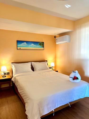 holiday beach hotel