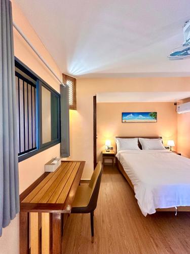 holiday beach hotel