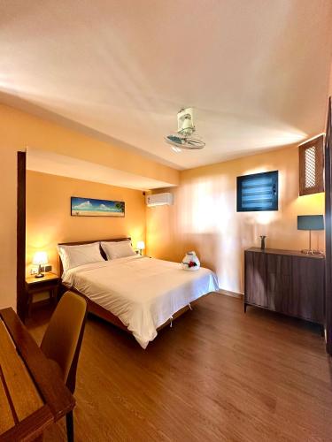 holiday beach hotel