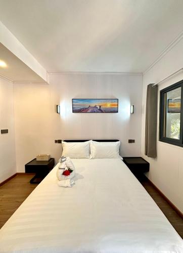 holiday beach hotel