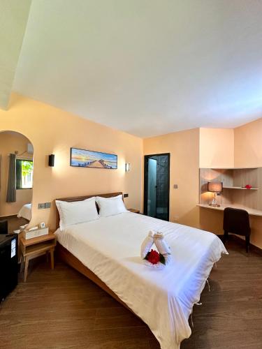 holiday beach hotel