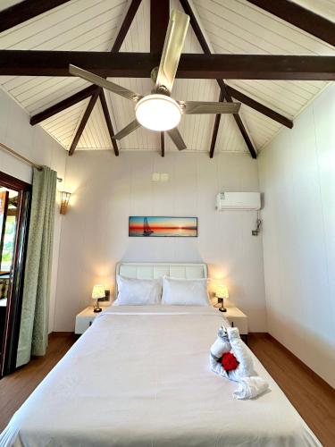 holiday beach hotel