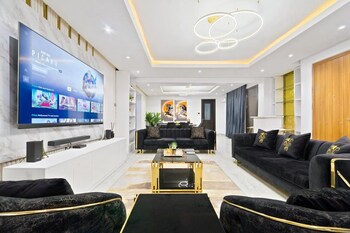 Lakehouse Apartment,,5 star
