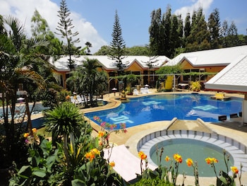 deep forest garden hotel