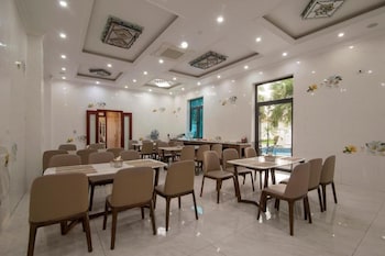 vela luxury hai ha hotel