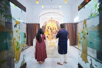 shri thakur ji niketan near iskcon