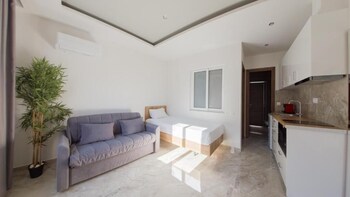 Olympiada Girni Suites,,3 star