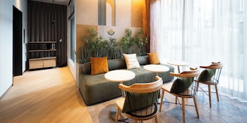 r hotel namba east