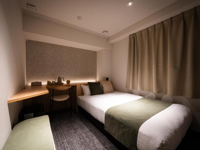 r hotel namba east