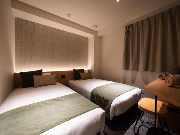 r hotel namba east