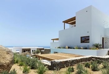 lyo ii boutique suites mykonos