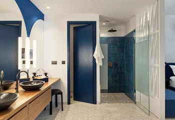 lyo ii boutique suites mykonos