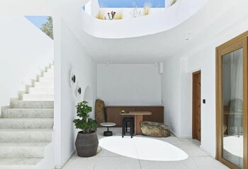 lyo ii boutique suites mykonos