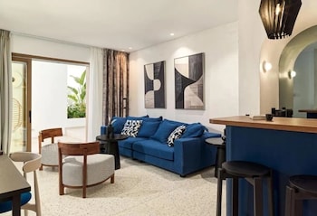 lyo ii boutique suites mykonos