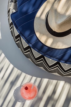 lyo ii boutique suites mykonos