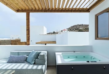 lyo ii boutique suites mykonos