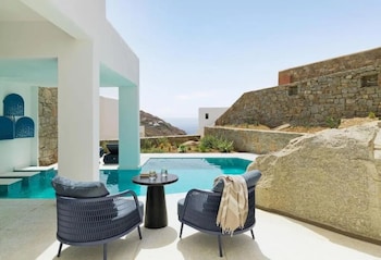lyo ii boutique suites mykonos