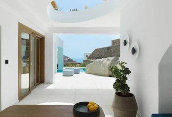 lyo ii boutique suites mykonos