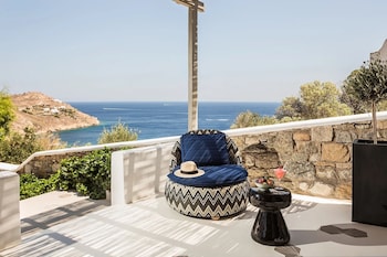 lyo ii boutique suites mykonos