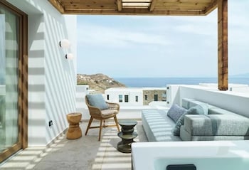 lyo ii boutique suites mykonos
