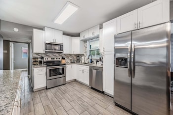 3442 Azalea Pl,,2 star